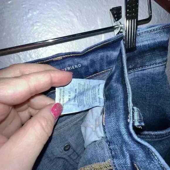 Wrangler Boyfriend Woman’s Jeans, Size 27x29, Slightly Distressed - Picture 8 of 16